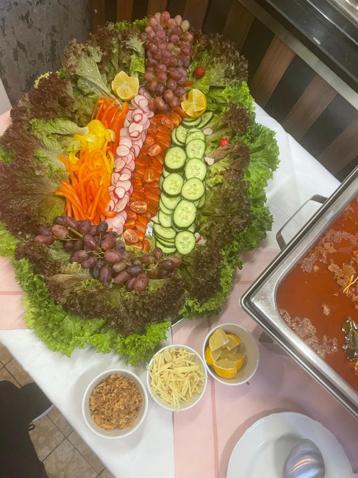 Fresh vegetable and fruit platter